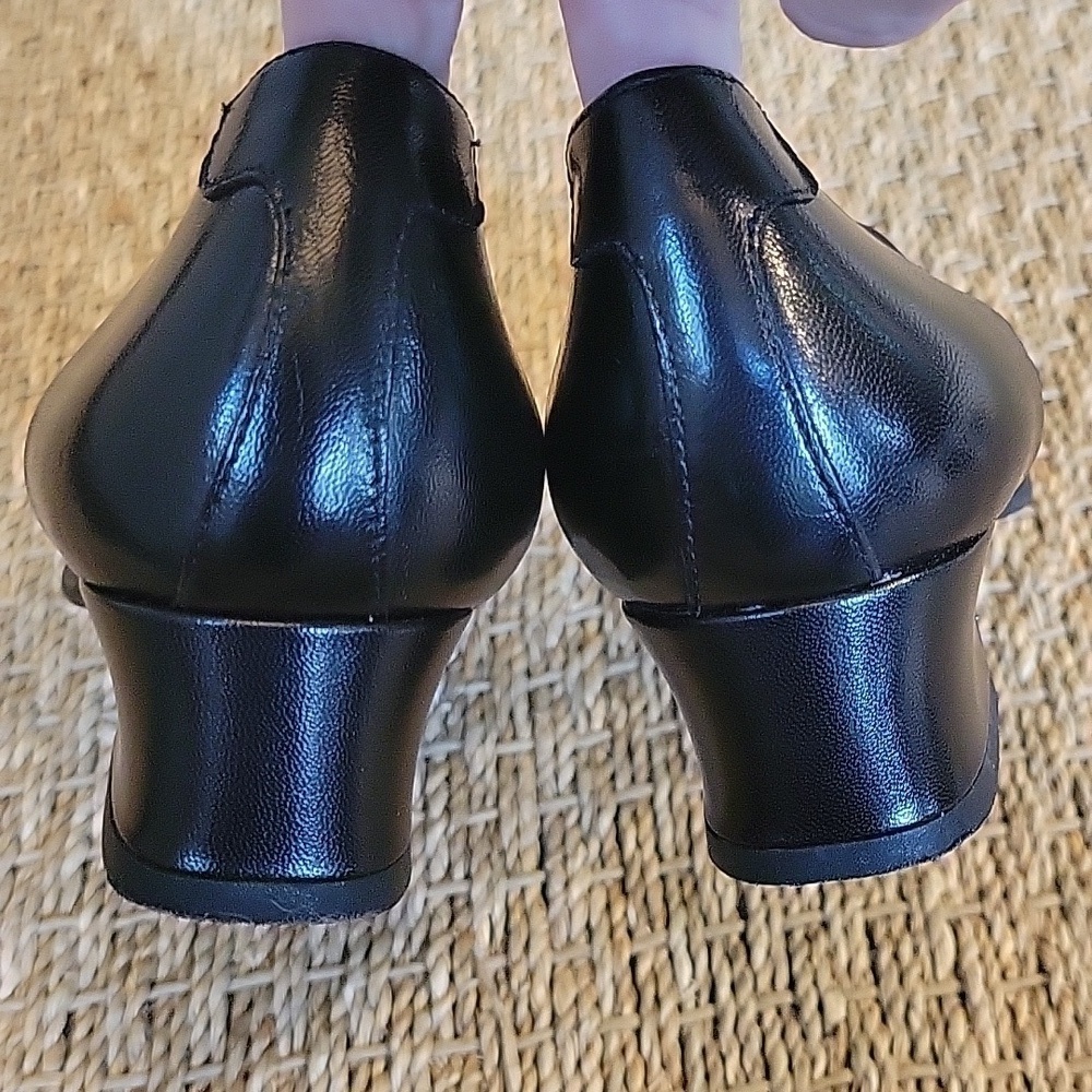 ROS HOMMERSON black leather slip-on shoes.  Great condition. Size 8.5 Narrow - Picture 2 of 8